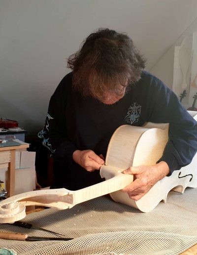 Olivier Pont fabrique un violone