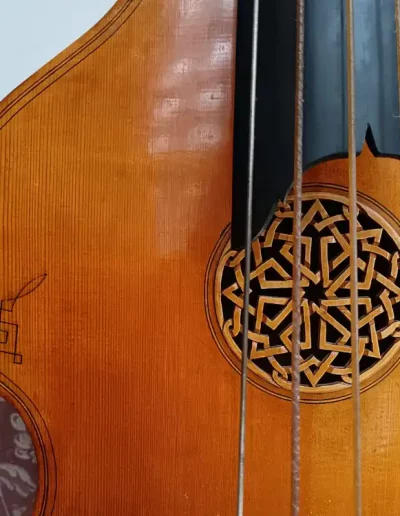 Détail Violone en sol E. Busch
